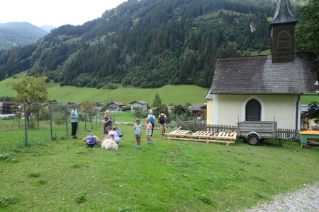 Familienspaziergang mit Dominik zu den Alpakas