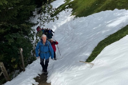 Schneewanderung mit Toni zur Maurachalm