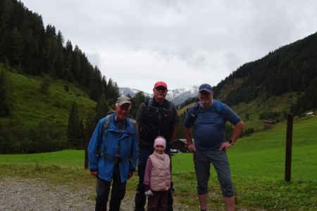 Wanderung mit Maria und Sophia zur Weißalm