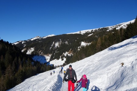 Winterwanderung und Rodelpartie mit Dominik