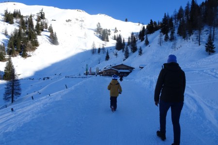 Winterwanderung und Rodelpartie mit Dominik