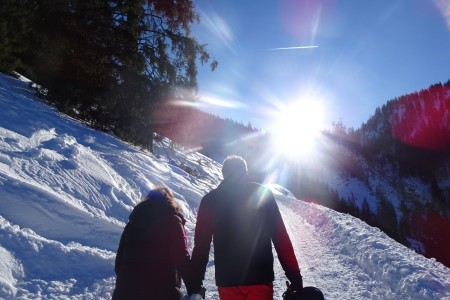 Winterwanderung und Rodelpartie mit Dominik