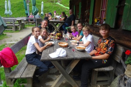 Wanderung mit Maria zur Aigenalm