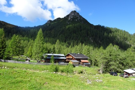 Wanderung mit Maria im Ellmautal