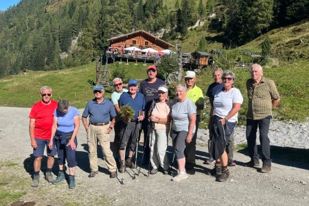 Wanderung mit Toni Senior zur Reitalm