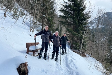 Karfreitag-Schneeschuhwanderung mit netten Stammg&auml;sten