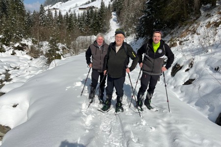 Karfreitag-Schneeschuhwanderung mit netten Stammg&auml;sten