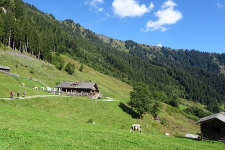 Wanderung mit Maria zur Aigenalm