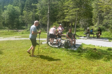 Wanderung im Talschluss mit Grillen bei der Naturkneippanlage mit Toni Sen.