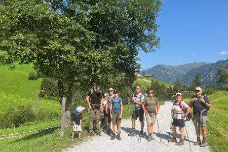 Wanderung im Talschluss mit Grillen bei der Naturkneippanlage mit Toni Sen.