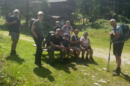 Wanderung im Talschluss mit Grillen bei der Naturkneippanlage mit Toni Sen.