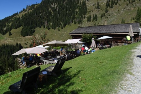 Wanderung mit Maria &uuml;ber die Gro&szlig;wildalm zur Karseggalm