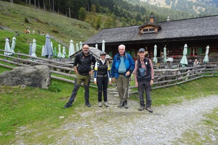 Wanderung mit Maria zur Aigenalm